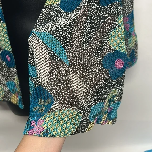 Connie Multicolor Floral Blouse with Button Detail size medium mesh - Picture 4 of 9